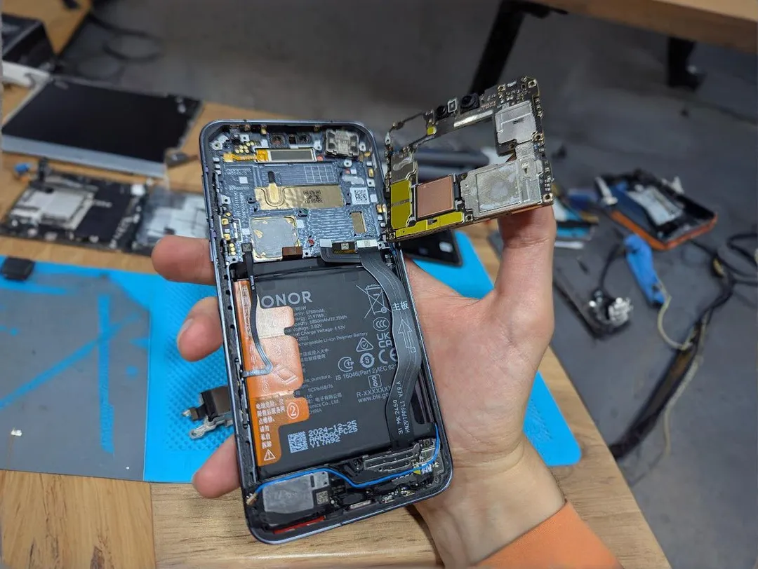 Opened Honor phone with its motherboard taken out